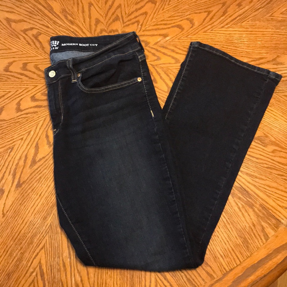 Women’s Levi’s stretch denim, dark wash